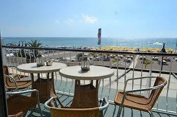 Pure And Restaurant Hotel 3*